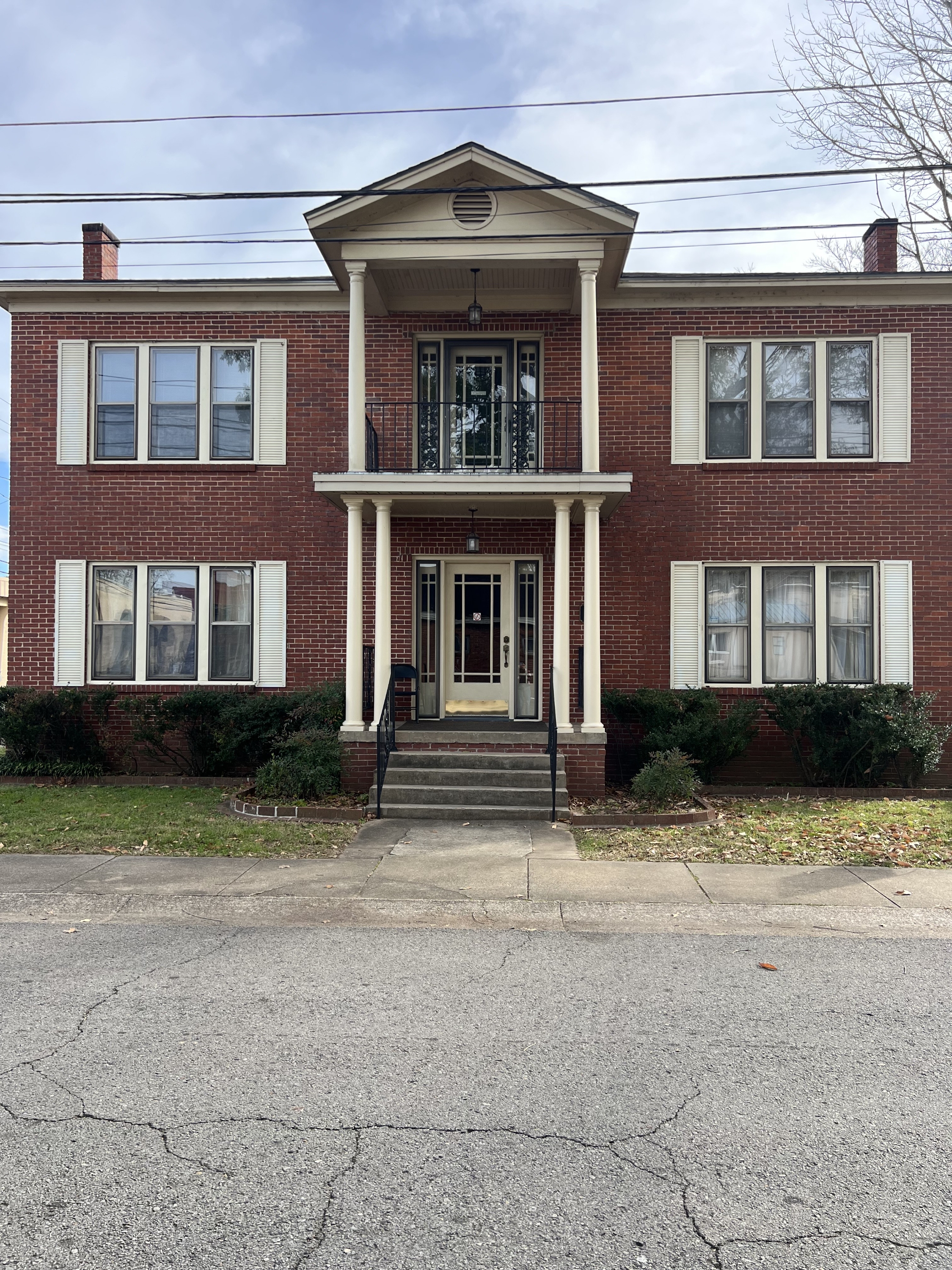 201 South Cravens Street - 4